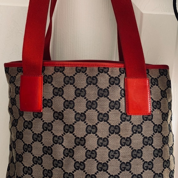 Gucci medium size purse - Picture 2 of 5